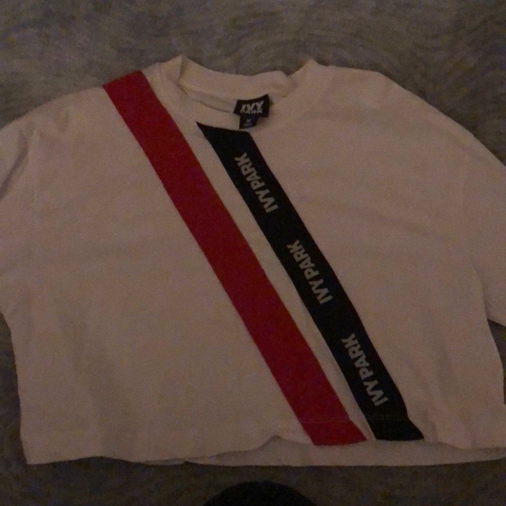 white cropped tee
